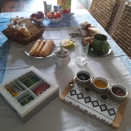 לינה וארוחת בוקר Lughera